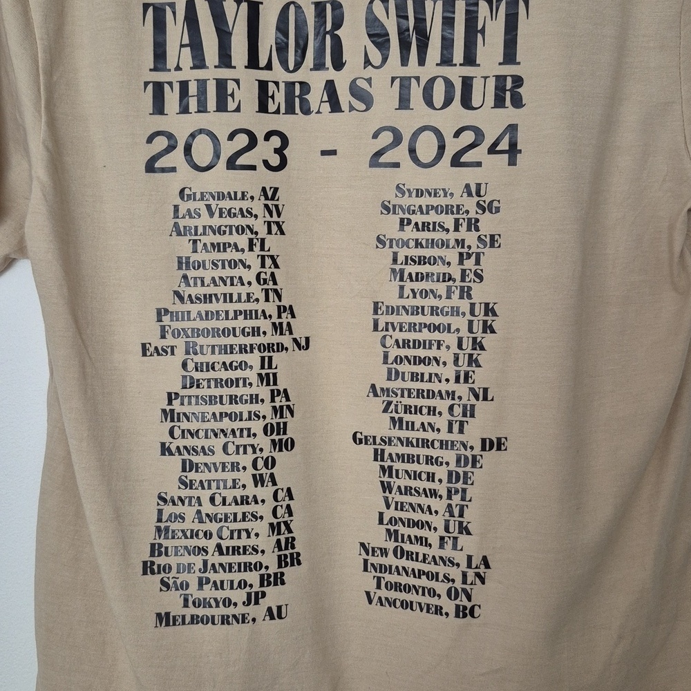 Taylor Swift Eras Tour 2023-2024 Beige Graphic Tee Size Medium - Picture 3 of 5
